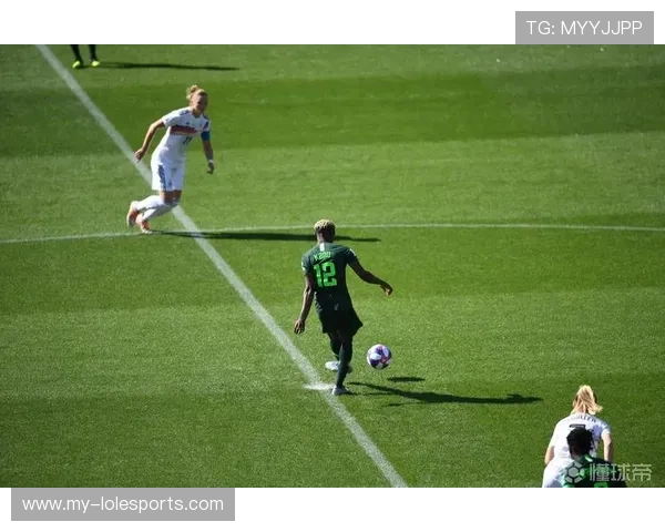 足球巨星私下聚会豪饮展现球场外真实一面引发热议